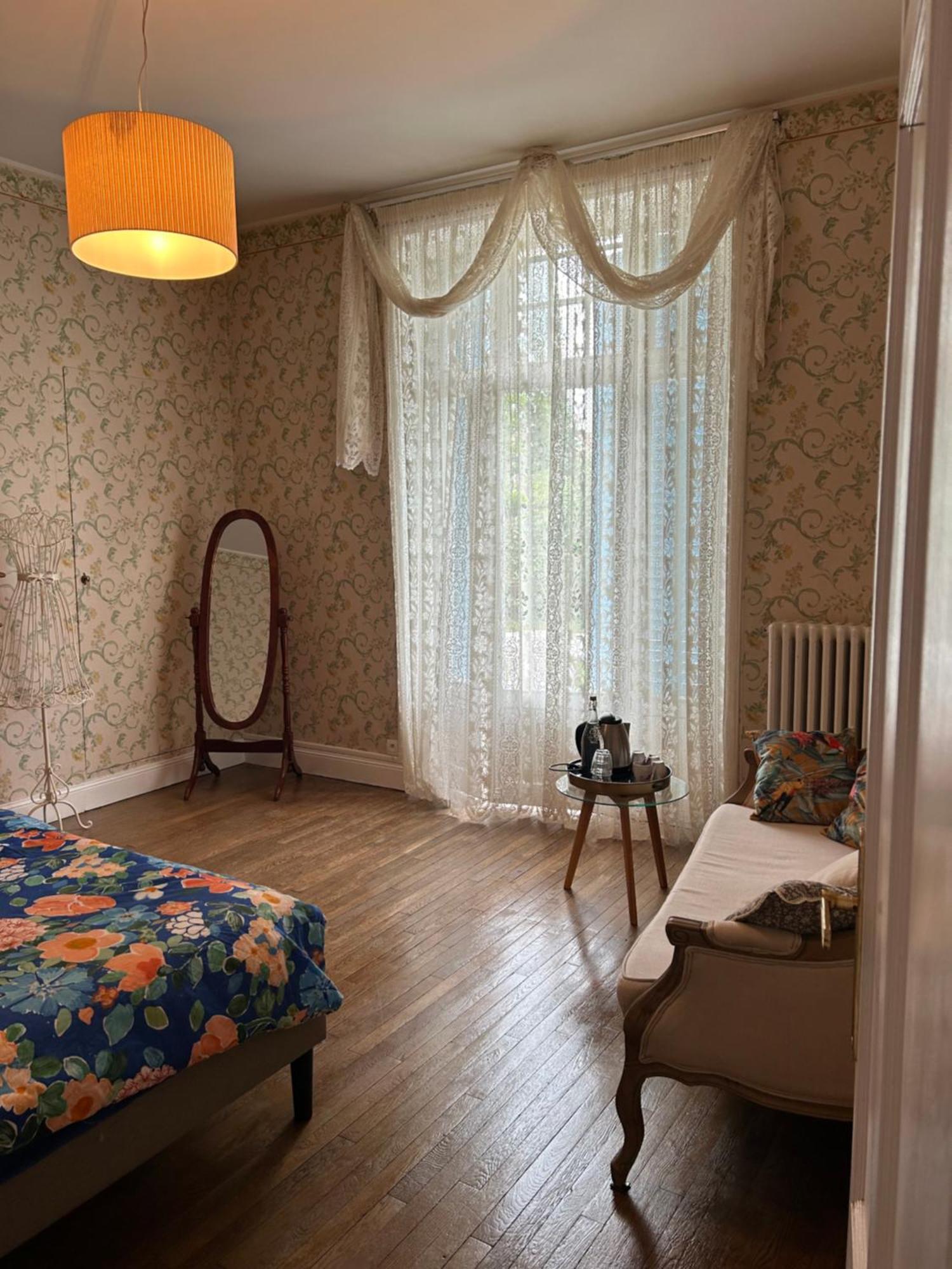 Holiday Home Villa Castel Marie Louise Néris-les-Bains Eksteriør bilde