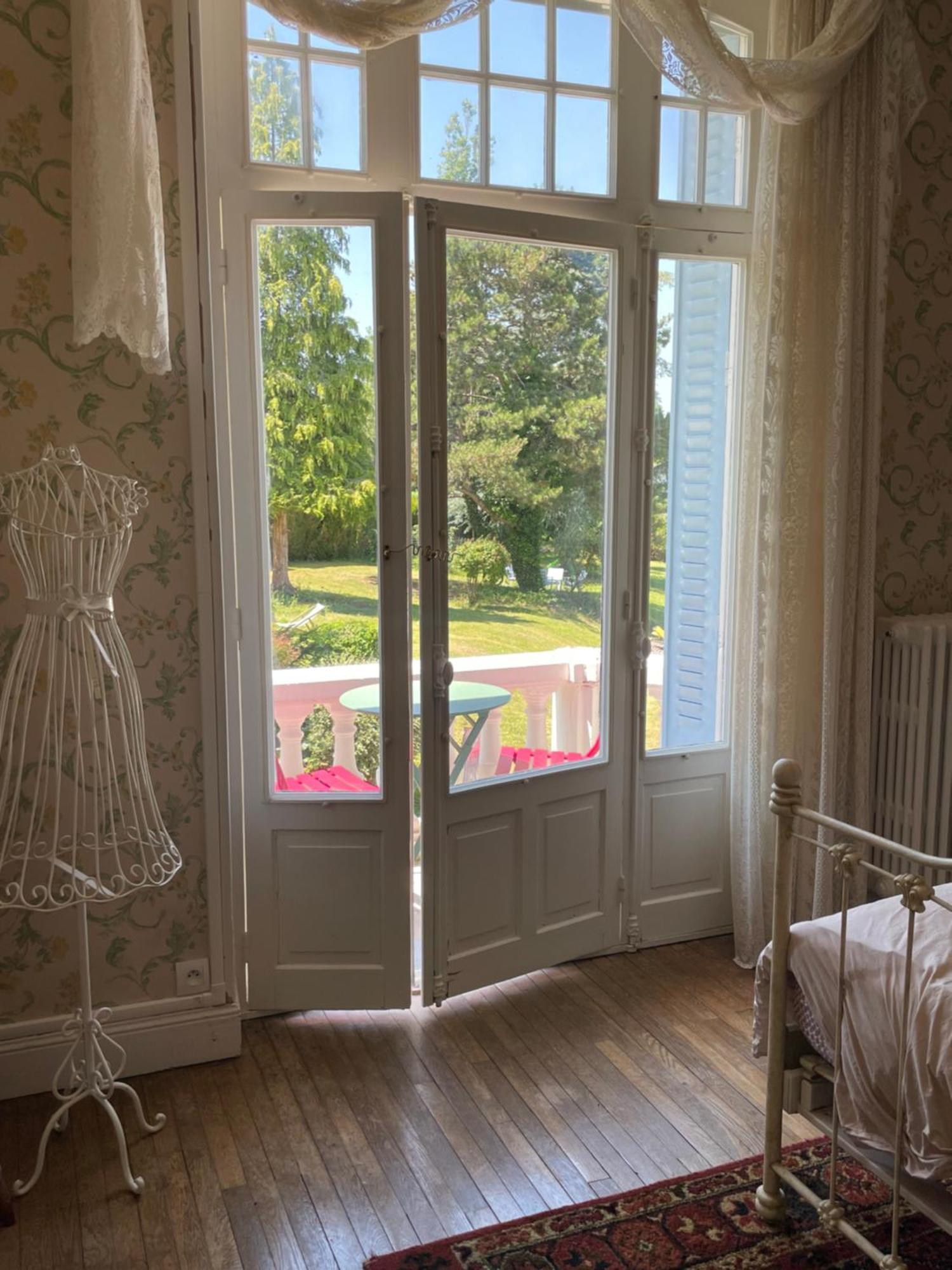 Holiday Home Villa Castel Marie Louise Néris-les-Bains Eksteriør bilde